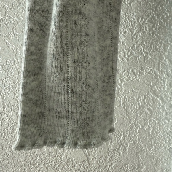 Old Navy Cozy Pointelle-Knit Romper Light Grey  V-neck Snap Buttons Size Small - Picture 7 of 11